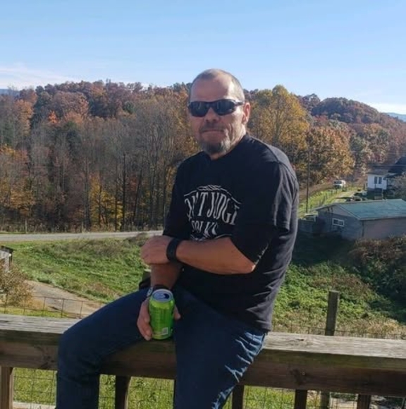 Meet your Posher, Kermit - Picture 1 of 1